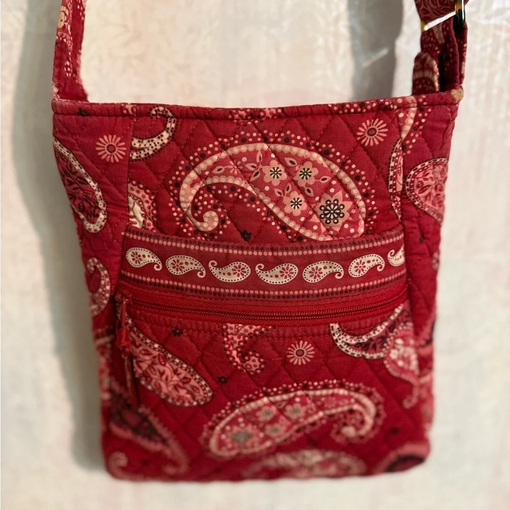 Vera Bradley Mesa Red Paisley Hipster Crossbody Bag, Cottagecore, Feminine